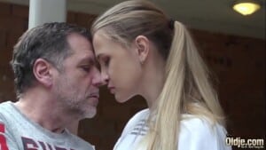 Sexo entre pai e filha no filme pornô em HD de incesto