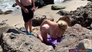 Video de mulher fazendo sexo em sa praia deserta