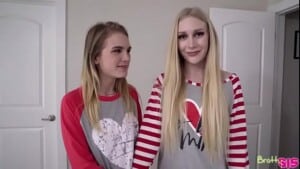 Irmãs novinhas em vídeo de sexo dando a bucetinha
