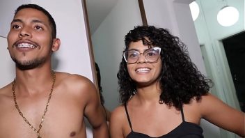 Porn leite vadia morena com plug anal fazendo sexo