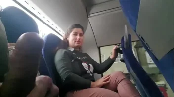 Juliana Bonde nua seduz Milf no ônibus