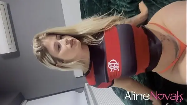 Isadora Cale e o cuzinho apertadinho usando plug anal atrevidamente