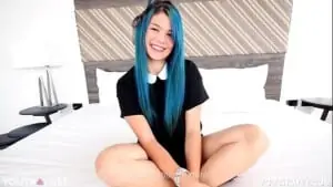 Colombiana puta de cabelos azuis fodendo
