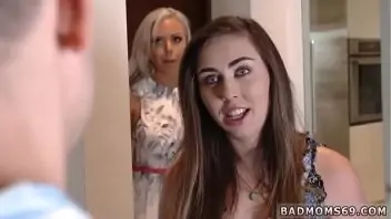 Sexo anal com mãe e filha no pornô xvideos